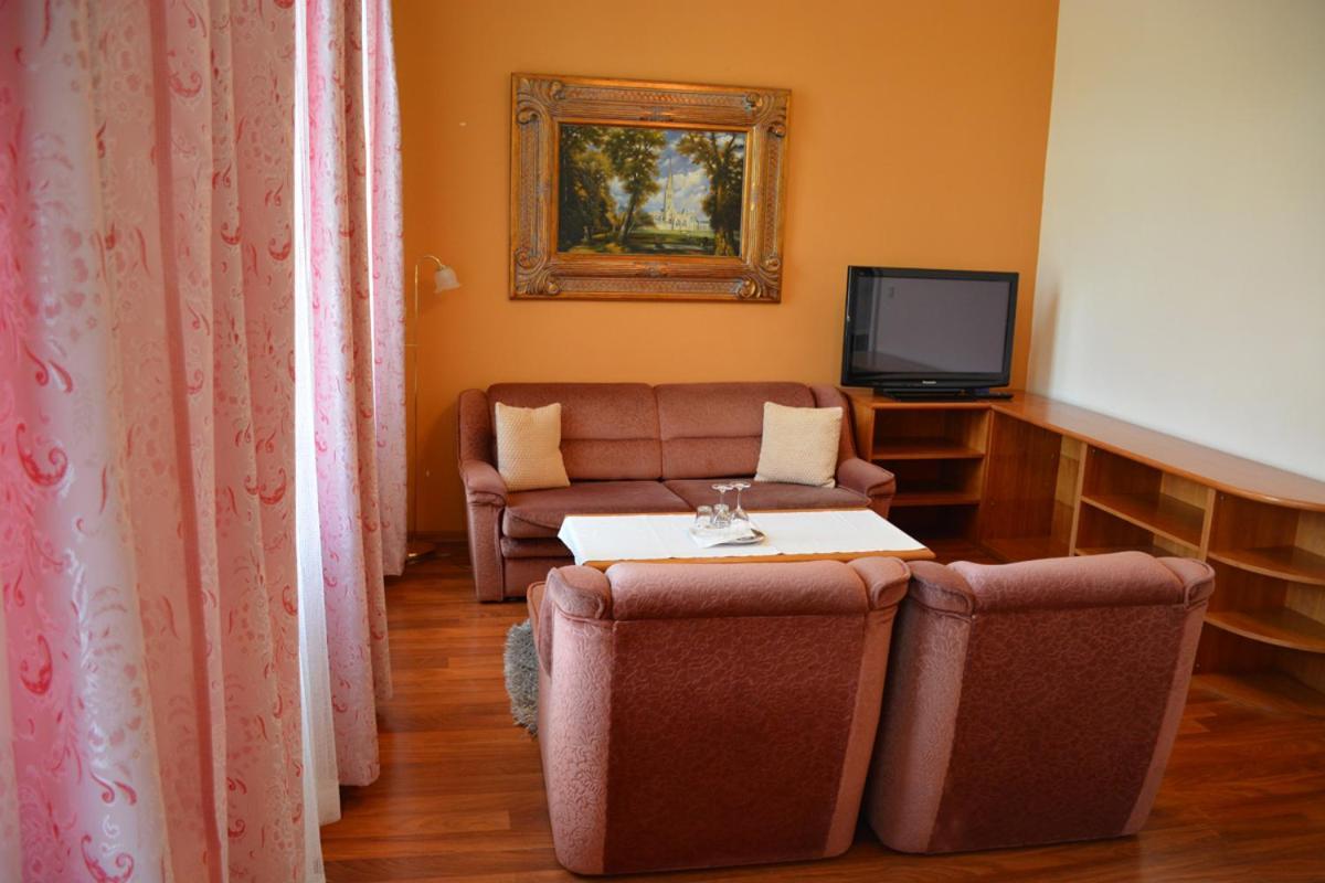 Hotel Zámeček na Čeladné Čeladná Exterior foto
