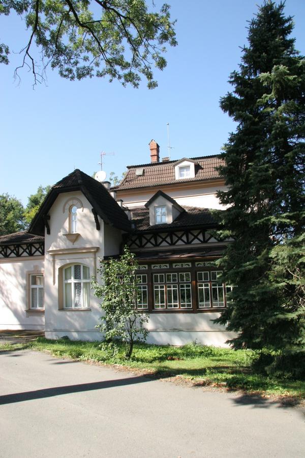 Hotel Zámeček na Čeladné Čeladná Exterior foto