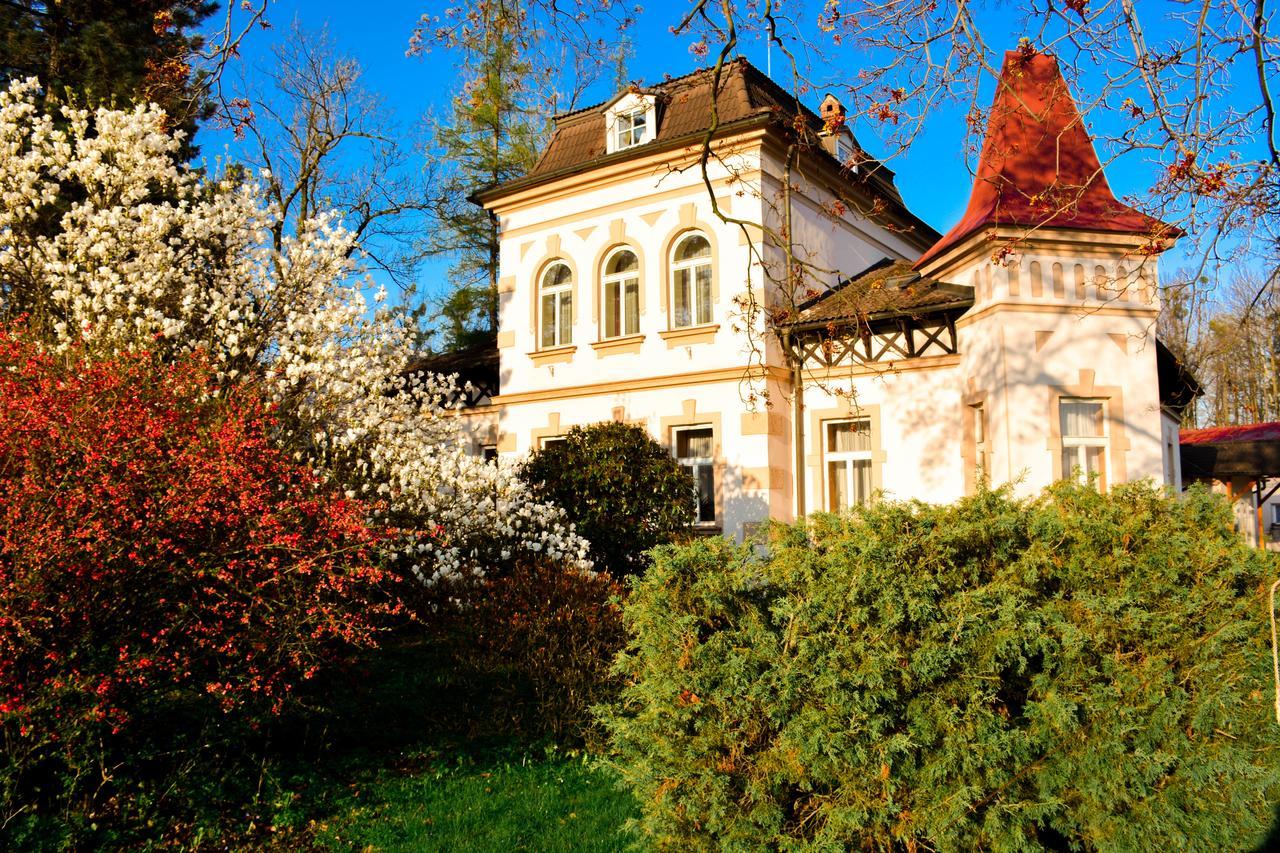 Hotel Zámeček na Čeladné Čeladná Exterior foto