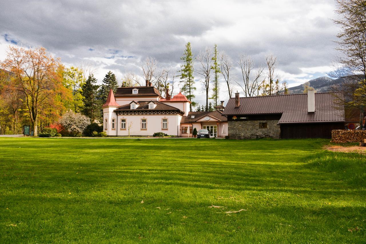 Hotel Zámeček na Čeladné Čeladná Exterior foto